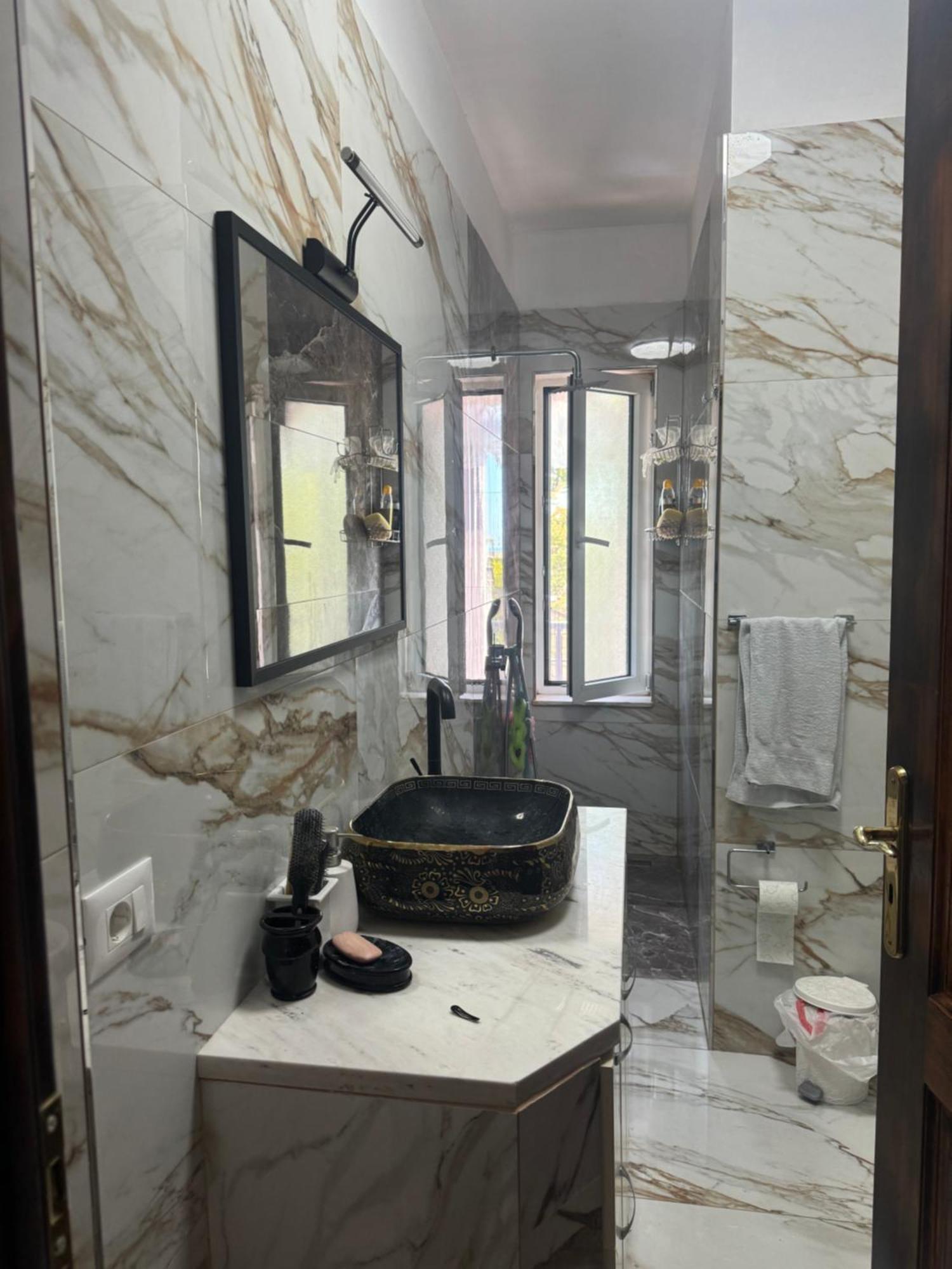 Nostalgic Sea View Apartments Durres Ngoại thất bức ảnh